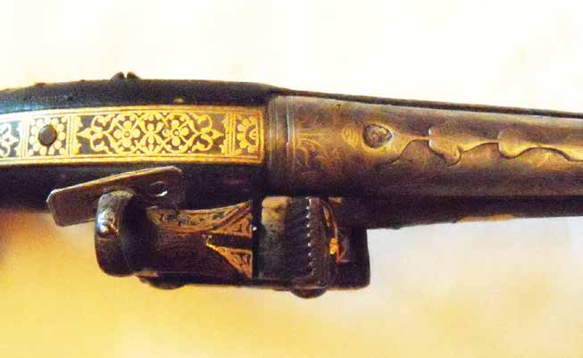 カラバフ職人作の火縄短銃。19世紀初。アゼルバイジャン国立歴史博物館。火縄短銃のロック部